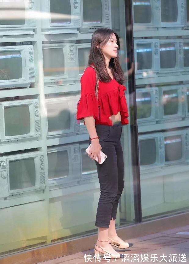 露脐 直筒裤搭配露脐T恤,休闲随性又时髦,仙女范十足