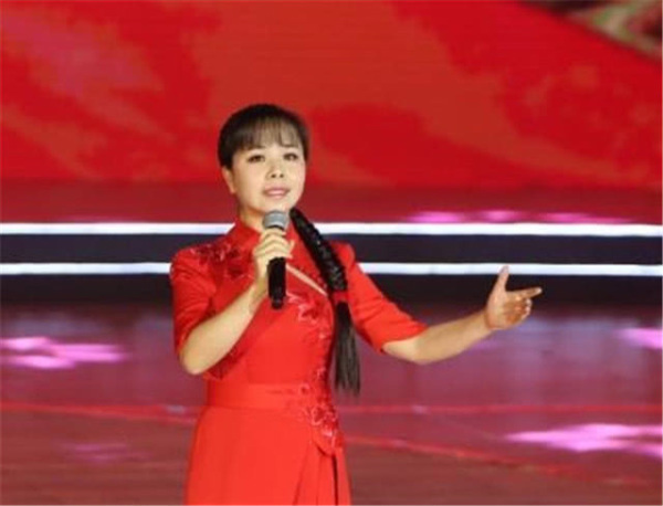 山丹丹花开红艳艳|嫁经纪人后回农村,半夜抱怨带娃辛苦,王二妮到底经历了什么