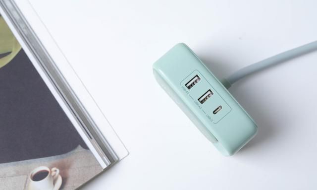 魔盒|绿联30W智充魔盒Life评测：插座千篇一律？它却做到了新奇巧妙