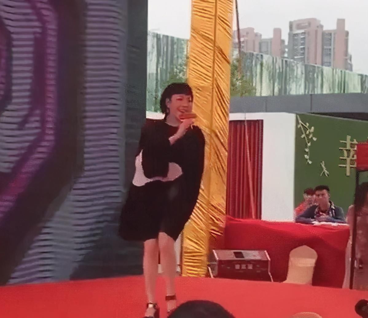  消失|从1.3亿代言费到县城卖唱，“消失”2年的吴莫愁，今为何无人问津