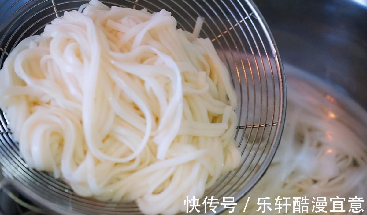 分享正宗的香菇肉丁酱做法,拌面拌饭都不错,味道确实香