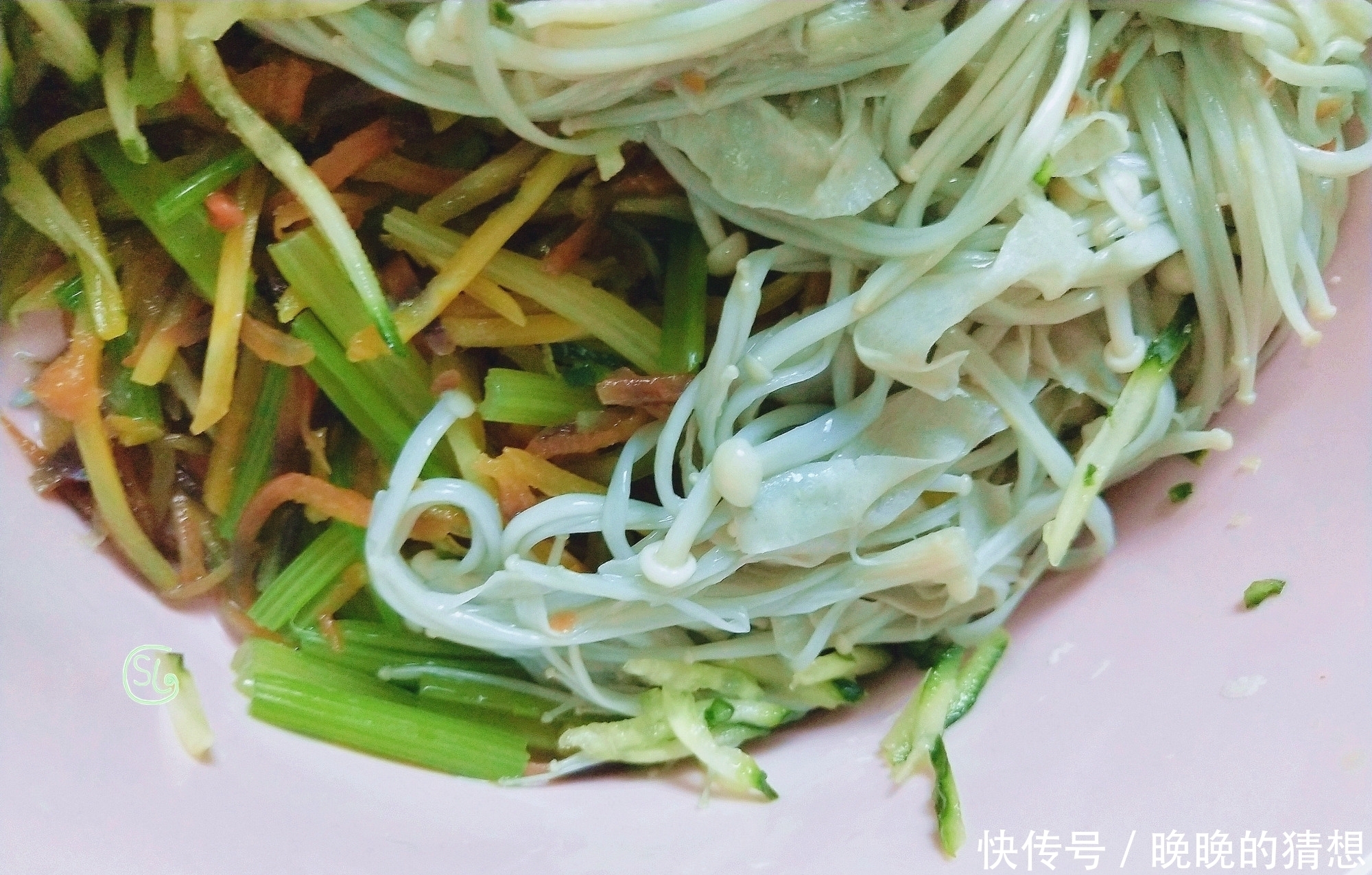 适合春天吃的凉拌菜,6种食材做一大盘,成本不到10块,香辣下饭