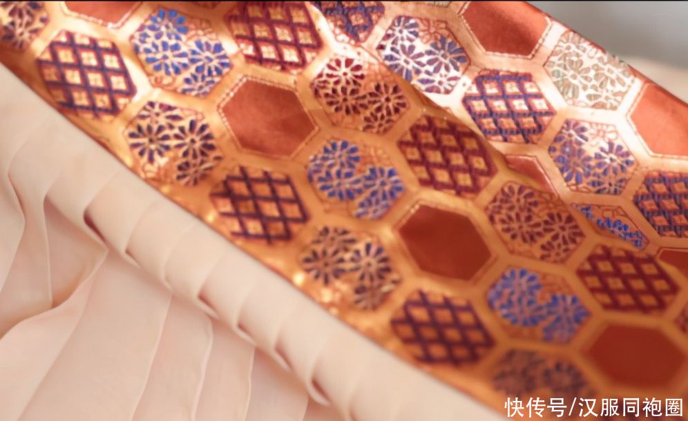 用有限汉服解锁无限可能！轻盈又显瘦的宋制汉服，你还可以这样穿