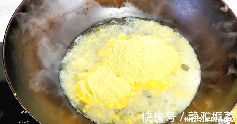 面团|玉米面倒进开水锅里,瞬间变美食,一周吃6次都嫌少,营养又解馋