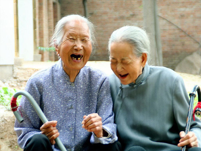 黄芪泡水|40岁的她,天天用黄芪泡水喝,半年后,身体收获四大好处