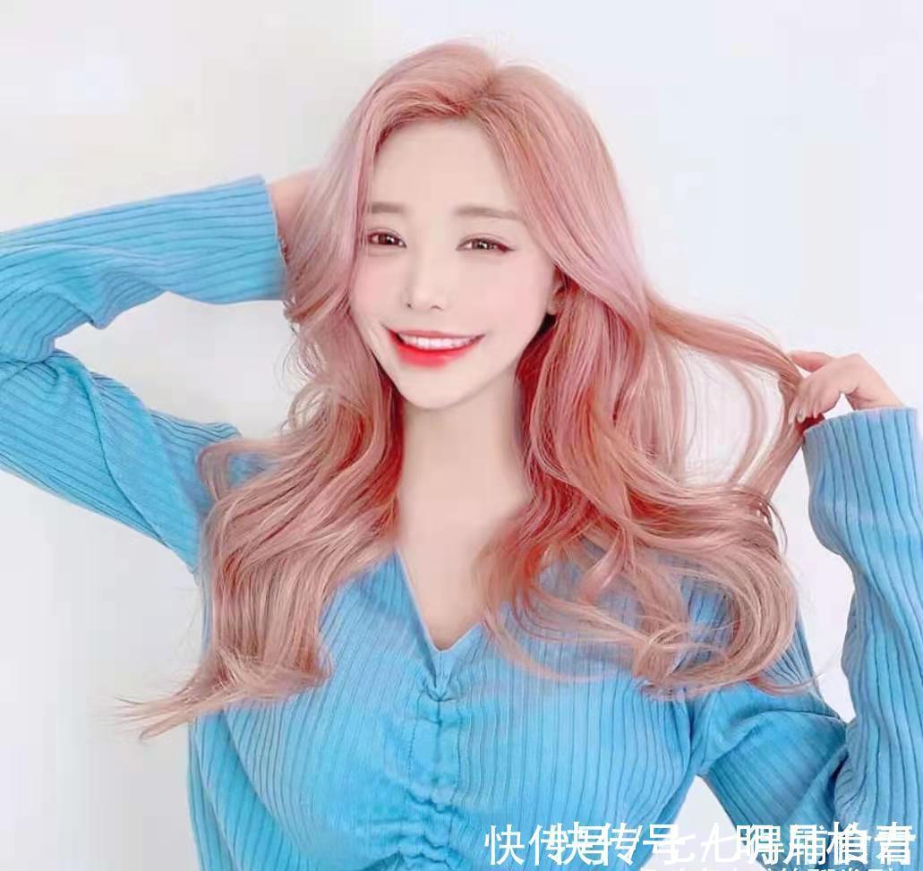 潮色|别再“漂发”了,掉色快又伤发,“深色系”开始走红,显白又高级