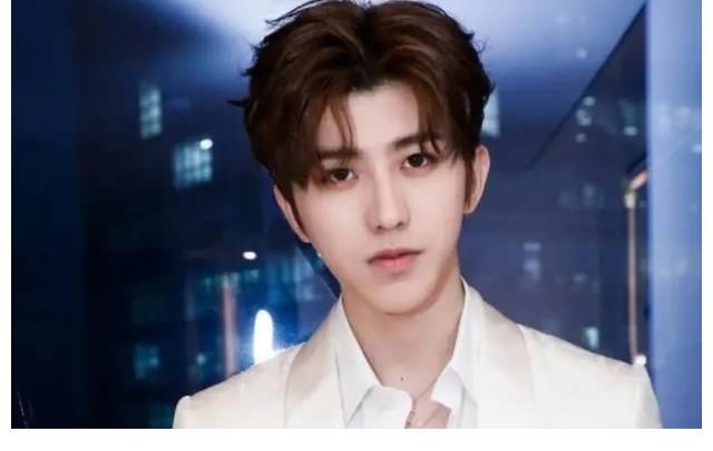 烏托邦|蔡徐坤就是爭議本身，他抓住了女孩的心，也就掌控了市場的未來