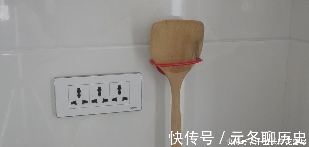 塑料|桶装水上的塑料提手别扔了,留在家里有大用处,看完去试试