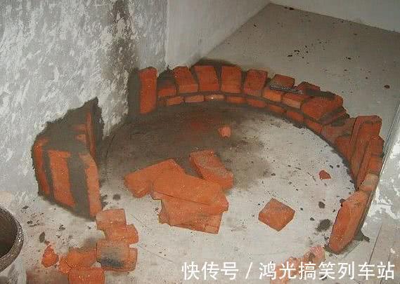 砖砌|老爸为了省钱砖砌淋浴房,传到朋友圈被吐槽说:像棺材,气炸了!