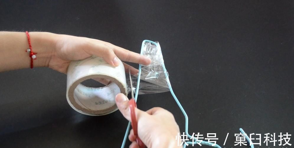 衣架|衣架上缠几圈胶带, 这个作用太厉害了, 解决了很多家庭的烦恼