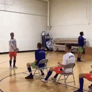 |搞笑GIF:姑娘真的好漂亮,找个这样的女朋友还不错吧!