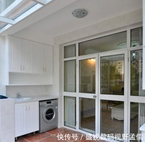 物业|阳台瓷砖要不要贴到顶？老泥工说出实话，懊悔如今才知道