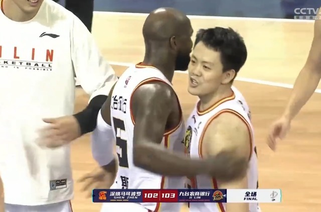 容子峰|0.1秒绝杀!CBA黑马轰然倒下,萨林杰17+17,对手像夺冠一样庆祝