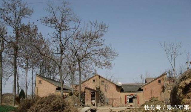一个普通村民,无意间翻开一个木箱,里面物品竟说自己祖上是皇帝