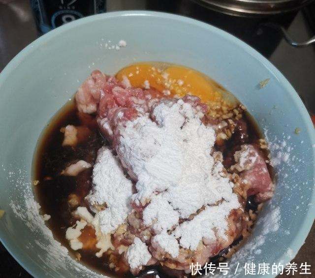 红烧狮子头,肉香四溢,美味下饭!