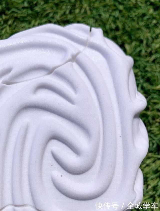 Crocs 生物感满满的前卫造型!Crocs 联名鞋款实物释出!