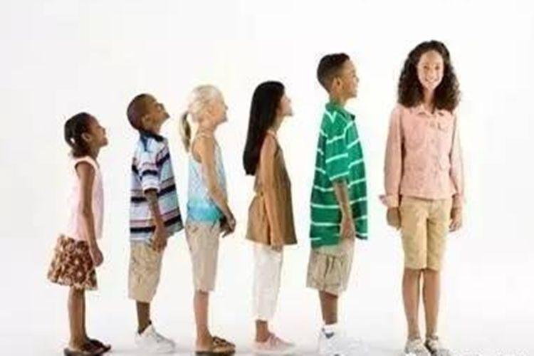 青春期|身高矮的孩子如果有几种表现，家长无需担心，将来会是“大高个”