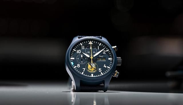 万国飞行员 又添陶瓷新作 品鉴万国飞行员计时腕表“蓝天使”特别版