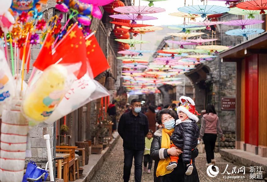 宁波宁海：乐享假日 古镇年味浓