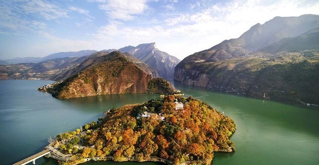 乡愁#小寒时节,腊梅花开,品读《江梅》,感悟杜甫心中浓浓的乡愁