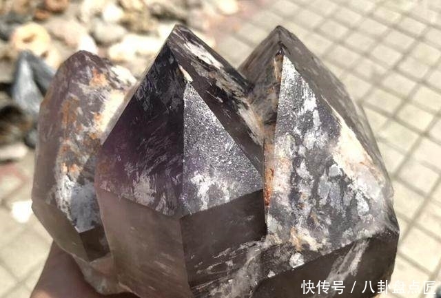 看到别人捡的石头才知道差距有多大了