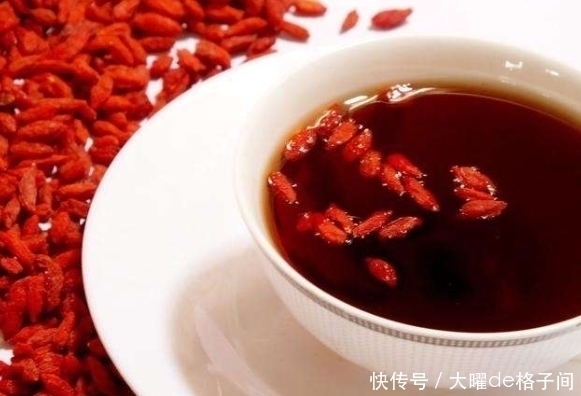 菊花|枸杞和此物天生一对，晚上喝一杯，不失眠了，肝也干净了