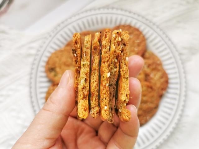 配方|免打发!无糖蔬菜苏打饼干,低脂低热量,配方详细步骤简单