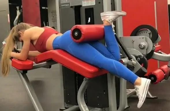 走红|克兰美女因健身塑造完美身材,却因一场官司走红