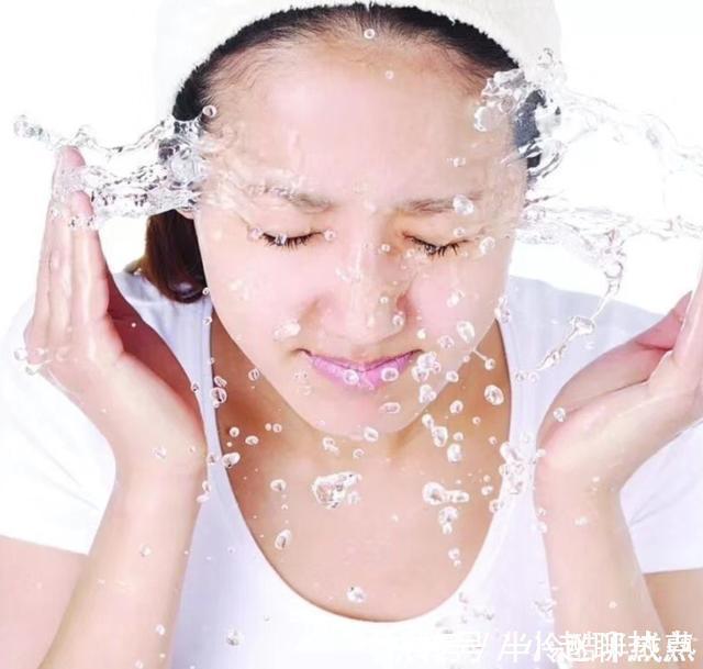 洁面 皮肤粗糙暗沉注意睡前的四个护肤小技巧，皮肤越变越好