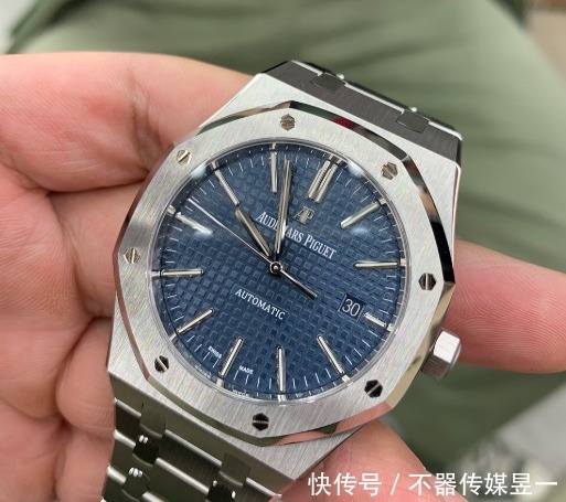爱彼皇家橡树|运动感十足的腕表,深聊爱彼皇家橡树蓝盘15500腕表