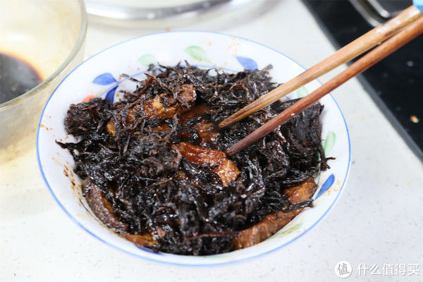 梅菜扣肉端上桌，这做法软烂浓香，入口即化