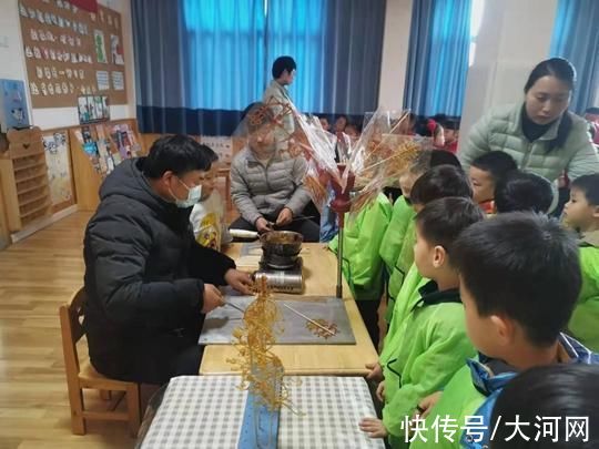 木版年画&中牟县非遗传承教学走进幼儿园 糖画制作最受热捧