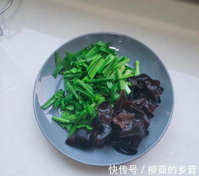 韭菜木耳炒肉！