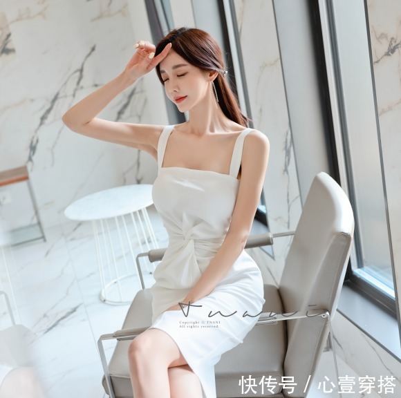 时尚|女神孙允珠高清时尚搭配:纤云梦月清影幽迷纽花连衣裙