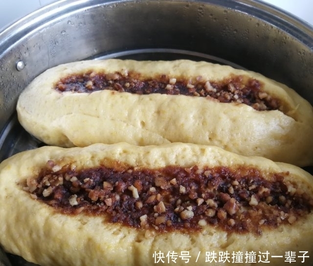  红糖核桃南瓜馒头，香甜又喧软