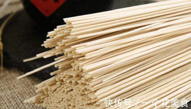 拿挂面做炒面，煮完就炒是大忌，多加2步，根根分明不坨还不粘锅！