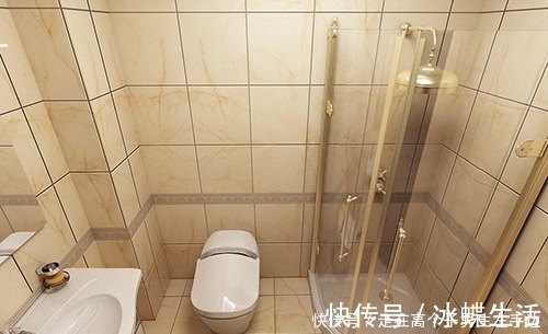 淋浴房|卫生间不要装马桶了,如今都流行在淋浴房这样做,太实用了