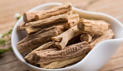 红枣枸杞|女人气血不足别担心,多喝以下几种水,有效帮你补气血!