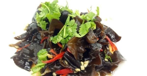 这菜宁可丢掉也别隔夜吃，吃一次比抽烟危害还大，快告诉家里人