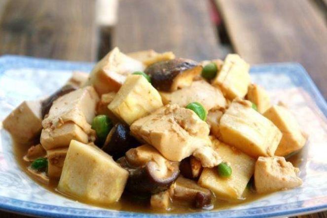 冬天这菜要多吃，教你最好吃做法，简单一烧，鲜美嫩滑，比肉还香