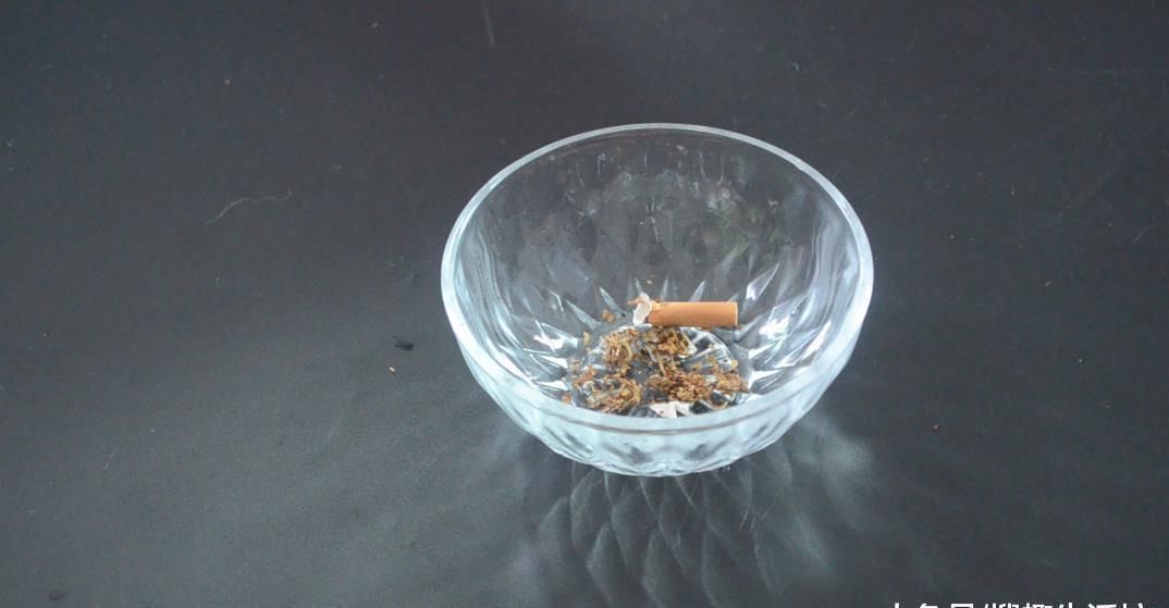洗衣粉|烟头加洗衣粉用水泡一下, 没想到还有这个作用, 看完你会感谢我的