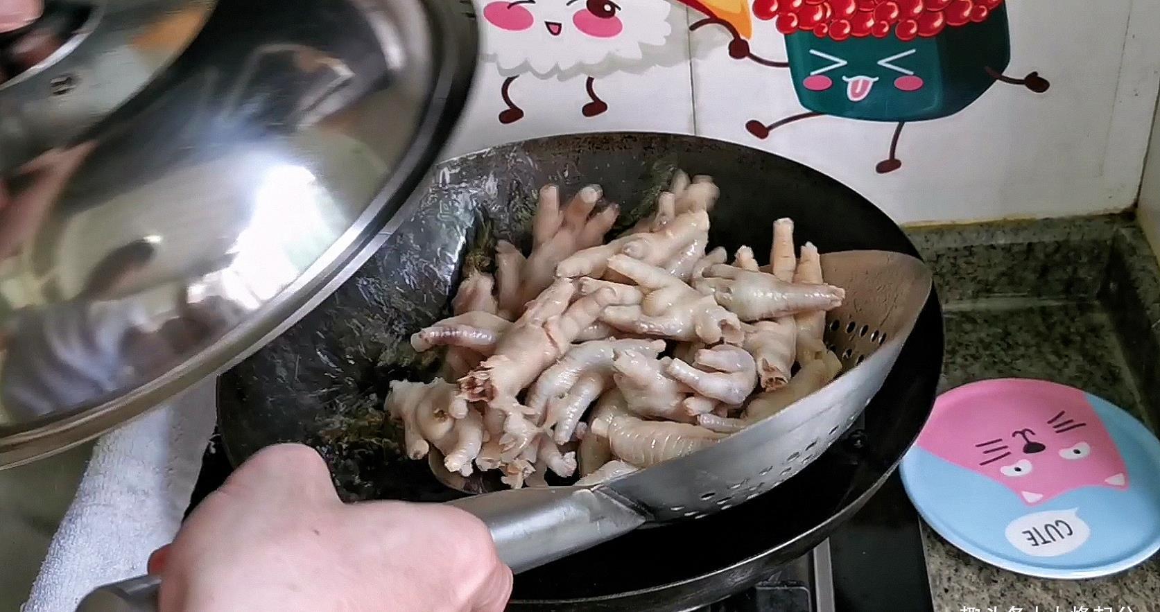 虎皮鸡爪的做法,鸡爪虎皮状明显!口感软糯,根本停不下来