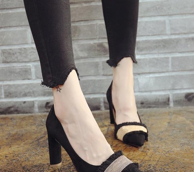 尖头 一双漂亮的脚，一定要有这么一双尖头高跟鞋，来衬托它的美