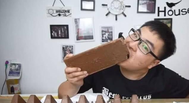 作呕|大胃王挑战9斤巧克力,1根要666元,最后的吃法令人“作呕”