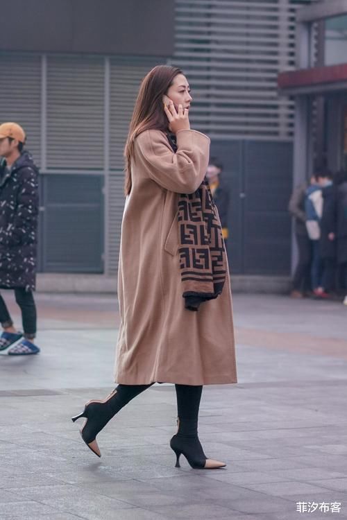 一双高跟鞋,在冬天的时尚搭配中,高级不做作很有时髦感