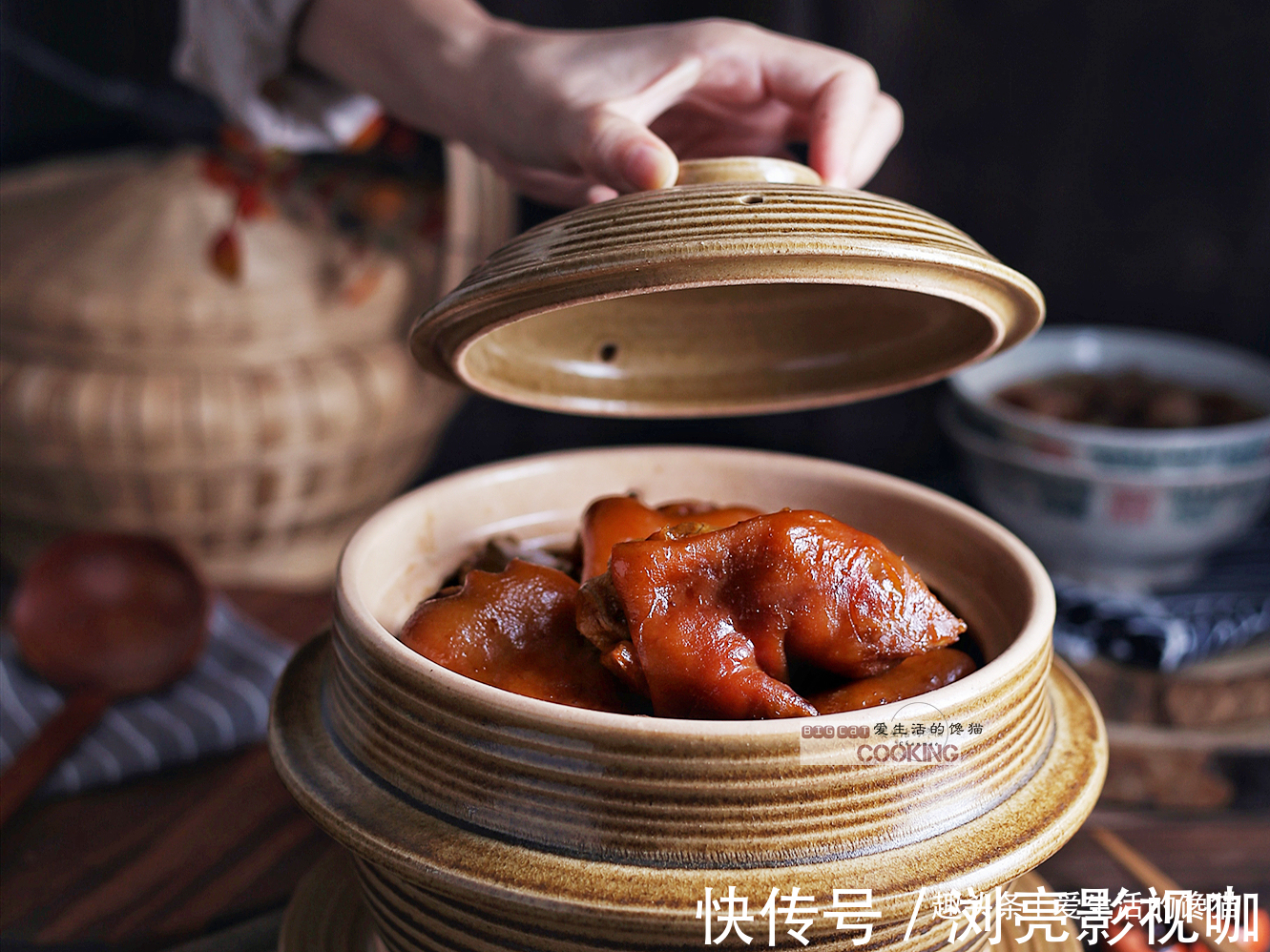高压锅|焖猪蹄,有人水煮,有人爆炒,都不对,只需一步猪蹄Q弹不发硬!