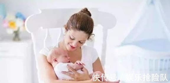 生活环境|宝宝体检被查出“脊椎变形”,只因为妈妈的这个行为,注意了