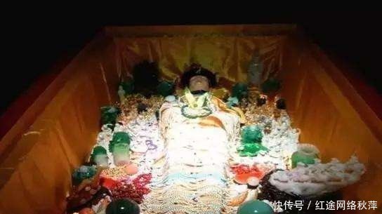 陵寝|中国近代最豪华的陵寝,一颗珠子值8亿,盗墓贼不要的都珍贵无比