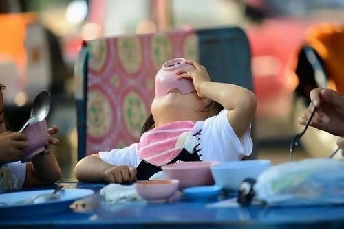 生活习惯|睡前3个“坏习惯”,正在慢慢“偷走”娃的身高,父母要及时察觉