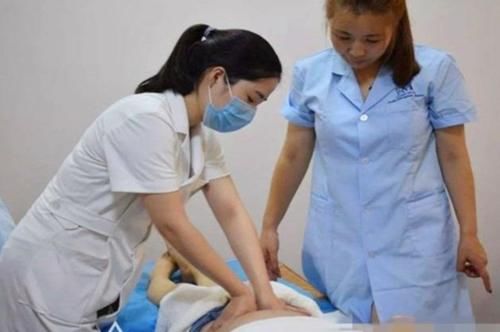 都是剖腹产，被压肚子的产妇和不压肚子的产妇，到底有啥差别？